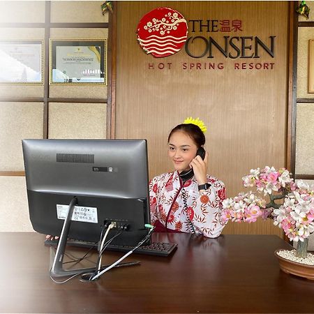 The Onsen Hot Spring Resort Бату Екстериор снимка