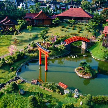 The Onsen Hot Spring Resort Бату Екстериор снимка