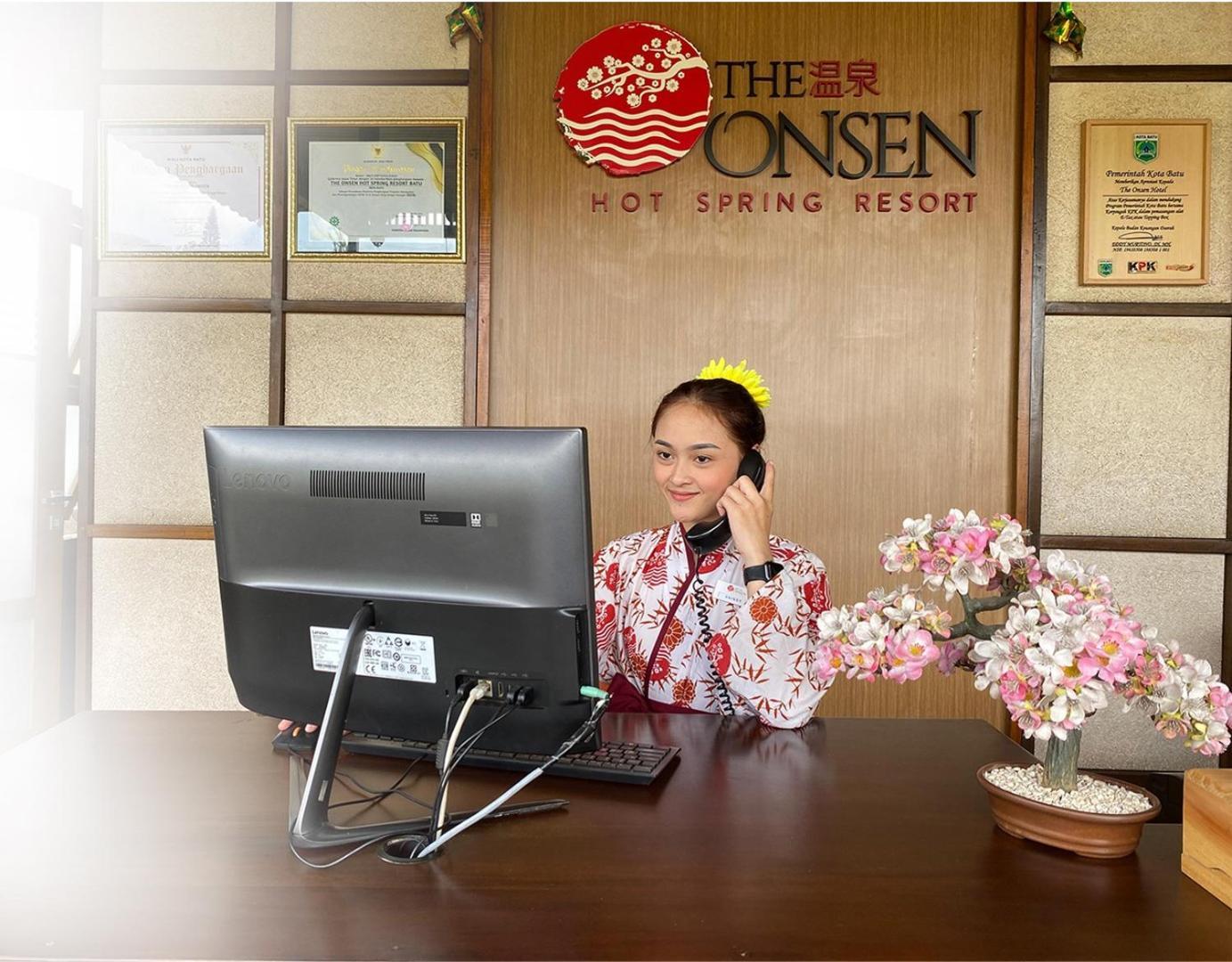 The Onsen Hot Spring Resort Бату Екстериор снимка